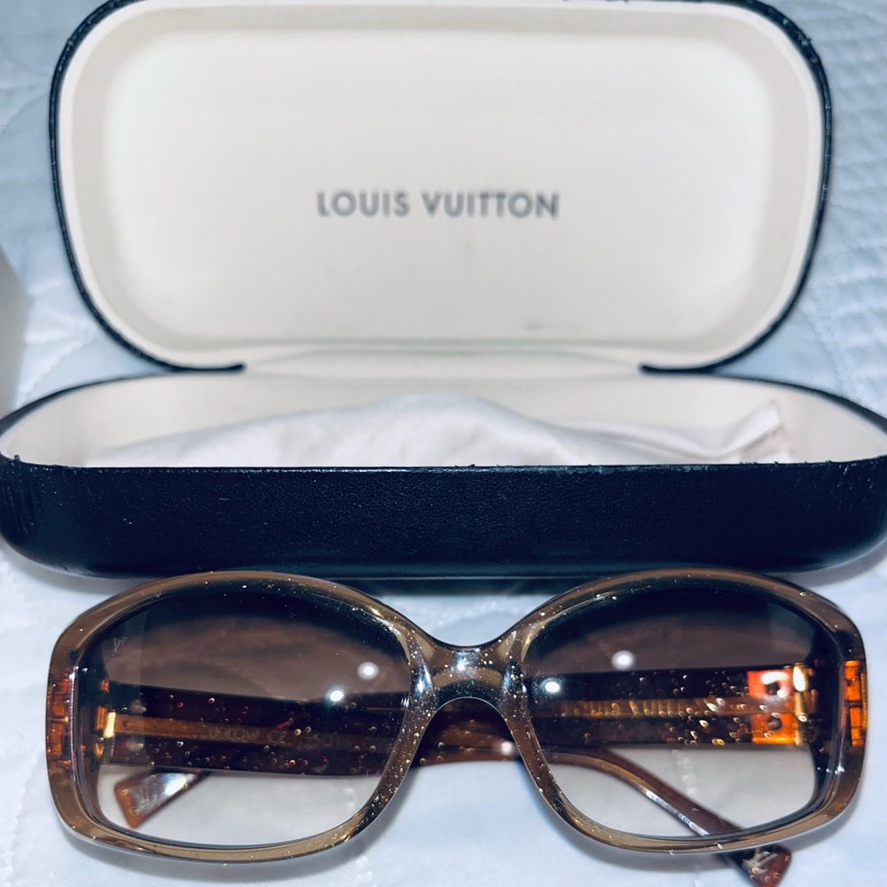 Louis Vuitton GM Soupçon glitter glasses. EUC No scratches on lens